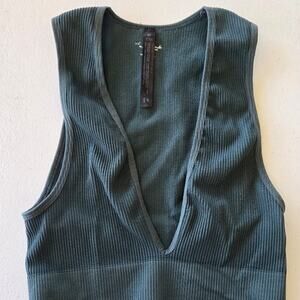 out from under urban outfitters  seamless plunge ribbed crop tank women’s S